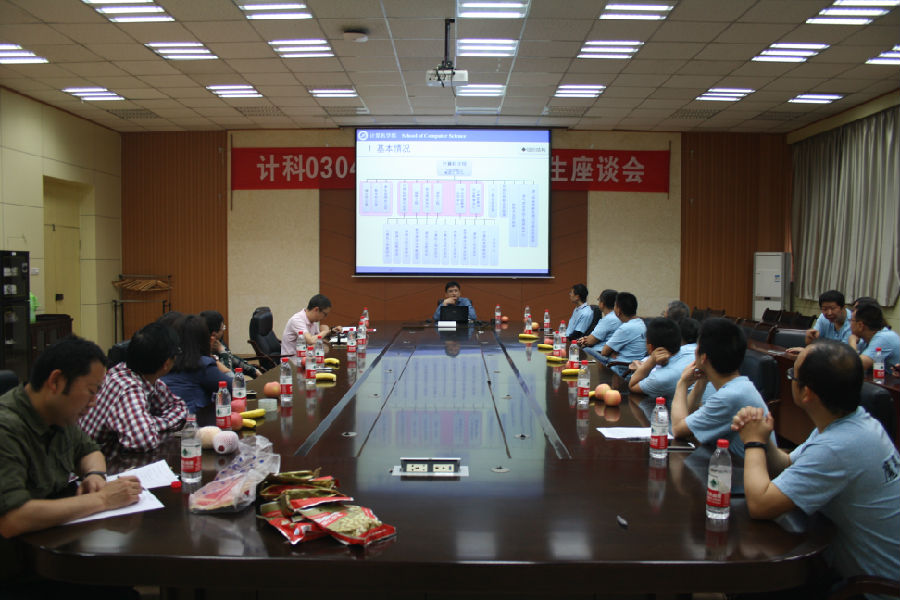 我院副院长韩家新介绍学院近十年发展.JPG